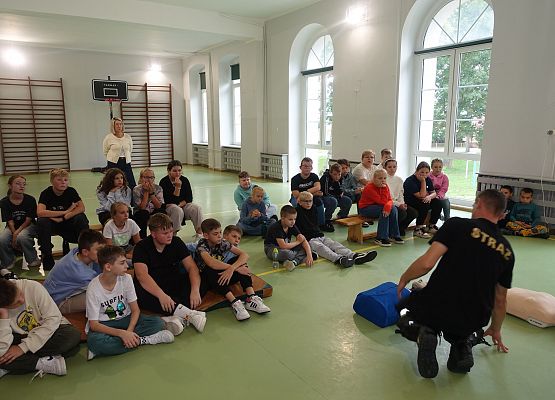 Grafika 17: Szkolenie z zakresu pierwszej pomocy przedmedycznej dla kl. IV-VI