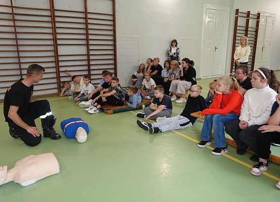 Grafika 16: Szkolenie z zakresu pierwszej pomocy przedmedycznej dla kl. IV-VI