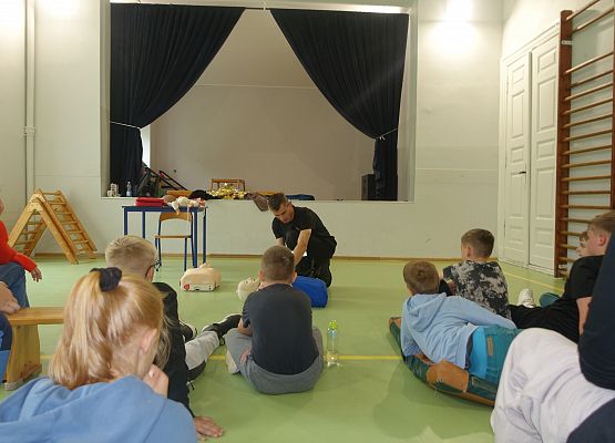 Grafika 18: Szkolenie z zakresu pierwszej pomocy przedmedycznej dla kl. IV-VI