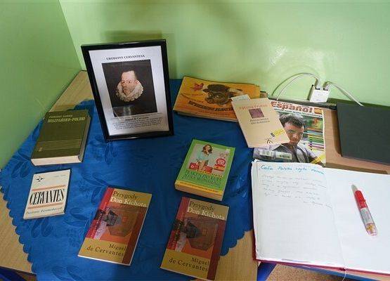 Grafika 5: Urodziny Cervantesa w Bibliotece Szkolnej w Wicku, czyli zajęcia o kulturze Hiszpanii z absolwentką naszej szkoły, Malwiną Koss