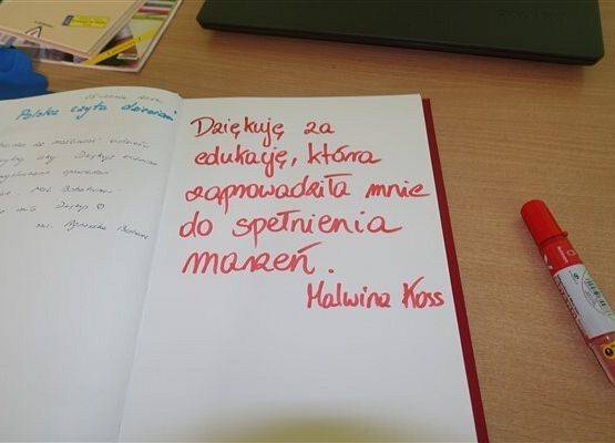 Grafika 24: Urodziny Cervantesa w Bibliotece Szkolnej w Wicku, czyli zajęcia o kulturze Hiszpanii z absolwentką naszej szkoły, Malwiną Koss