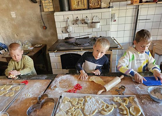 Grafika 8: Wizyta uczniów klas pierwszych SP Wicko w Piekarni Manufaktura w Łebie
