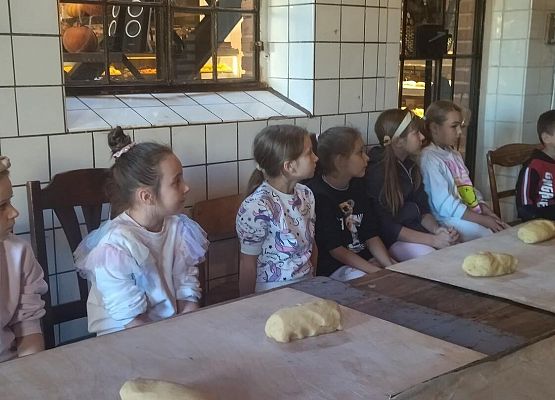 Grafika 13: Wizyta uczniów klas pierwszych SP Wicko w Piekarni Manufaktura w Łebie