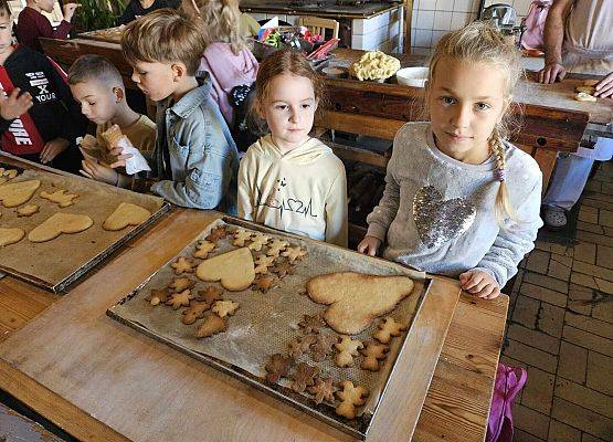 Grafika 17: Wizyta uczniów klas pierwszych SP Wicko w Piekarni Manufaktura w Łebie