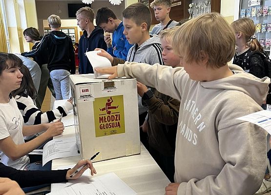 Grafika 7: Ogłoszenie wyników wyborów do Zarządu Samorządu Uczniowskiego