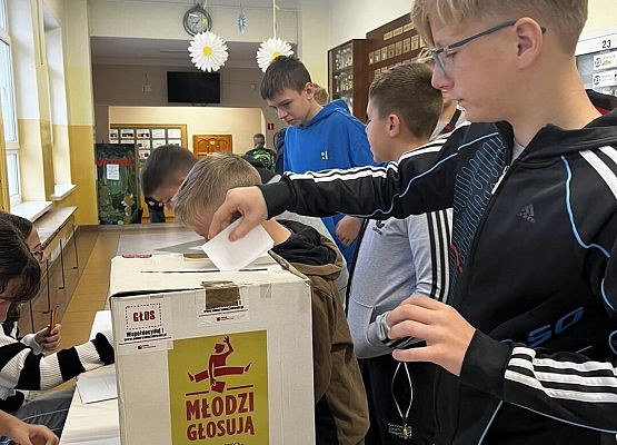 Grafika 11: Ogłoszenie wyników wyborów do Zarządu Samorządu Uczniowskiego