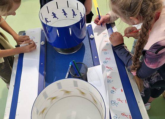 Grafika 1: Naukobus z Warszawy zawitał do szkoły w Wicku!