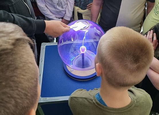 Grafika 4: Naukobus z Warszawy zawitał do szkoły w Wicku!