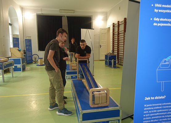 Grafika 55: Naukobus z Warszawy zawitał do szkoły w Wicku!