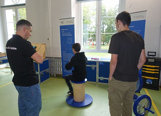 Grafika 57: Naukobus z Warszawy zawitał do szkoły w Wicku!