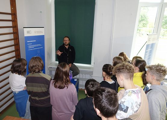 Grafika 61: Naukobus z Warszawy zawitał do szkoły w Wicku!