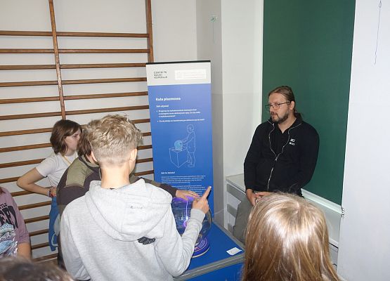 Grafika 63: Naukobus z Warszawy zawitał do szkoły w Wicku!