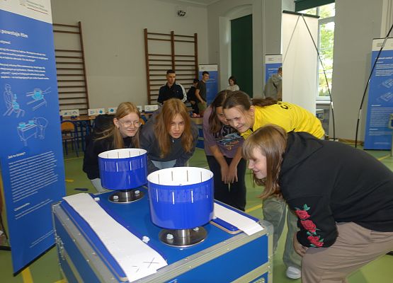 Grafika 67: Naukobus z Warszawy zawitał do szkoły w Wicku!