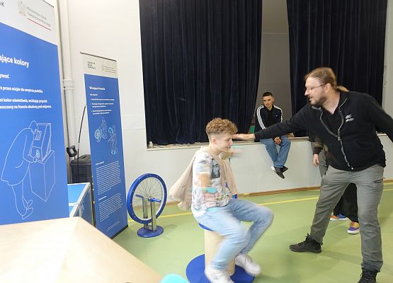 Grafika 72: Naukobus z Warszawy zawitał do szkoły w Wicku!