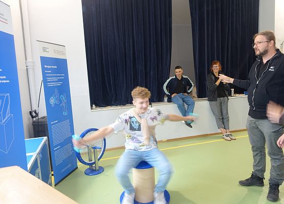 Grafika 73: Naukobus z Warszawy zawitał do szkoły w Wicku!