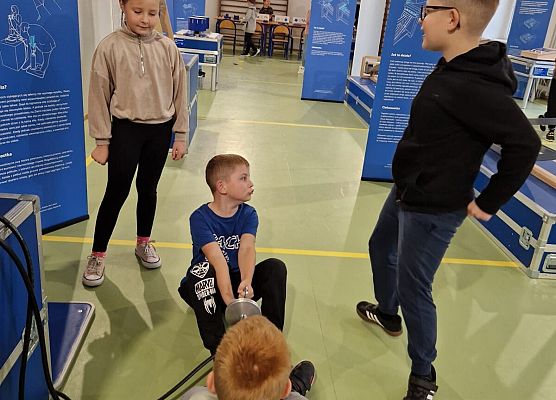 Grafika 6: Naukobus z Warszawy zawitał do szkoły w Wicku!