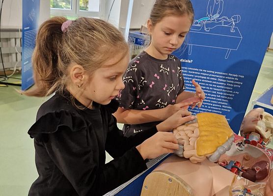 Grafika 10: Naukobus z Warszawy zawitał do szkoły w Wicku!