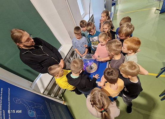 Grafika 14: Naukobus z Warszawy zawitał do szkoły w Wicku!