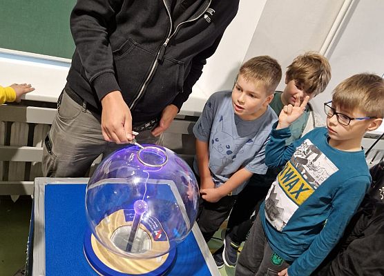 Grafika 17: Naukobus z Warszawy zawitał do szkoły w Wicku!