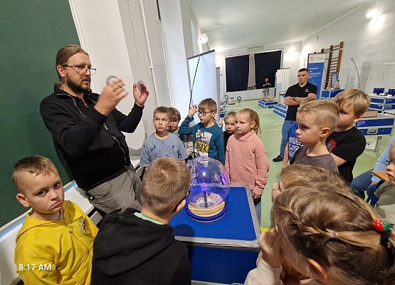 Grafika 19: Naukobus z Warszawy zawitał do szkoły w Wicku!