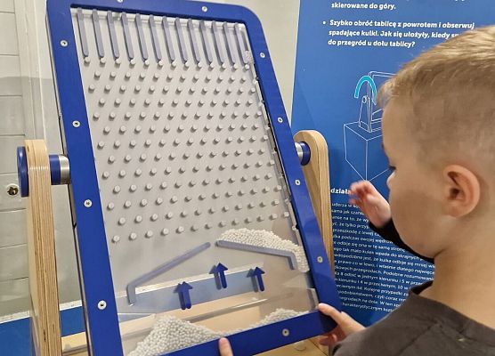 Grafika 30: Naukobus z Warszawy zawitał do szkoły w Wicku!