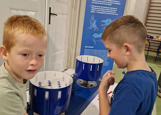 Grafika 37: Naukobus z Warszawy zawitał do szkoły w Wicku!