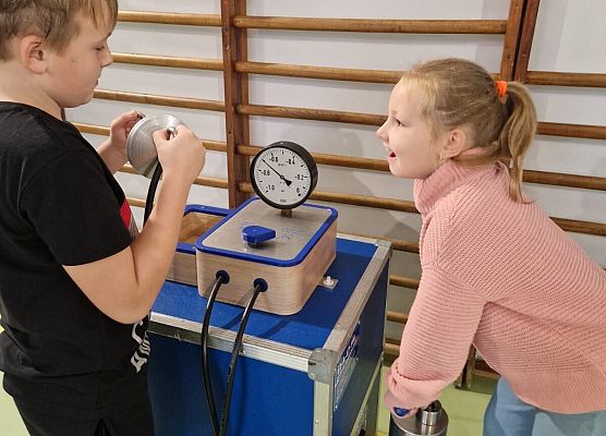 Grafika 43: Naukobus z Warszawy zawitał do szkoły w Wicku!