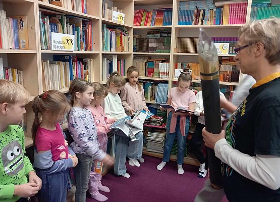 Grafika 45: Ślubowanie uczniów klas pierwszych na czytelników naszej biblioteki