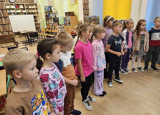 Grafika 22: Ślubowanie uczniów klas pierwszych na czytelników naszej biblioteki