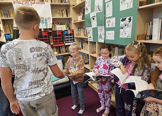 Grafika 25: Ślubowanie uczniów klas pierwszych na czytelników naszej biblioteki