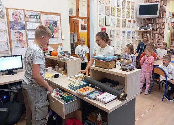 Grafika 56: Ślubowanie uczniów klas pierwszych na czytelników naszej biblioteki