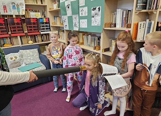 Grafika 26: Ślubowanie uczniów klas pierwszych na czytelników naszej biblioteki