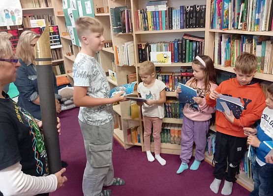 Grafika 62: Ślubowanie uczniów klas pierwszych na czytelników naszej biblioteki