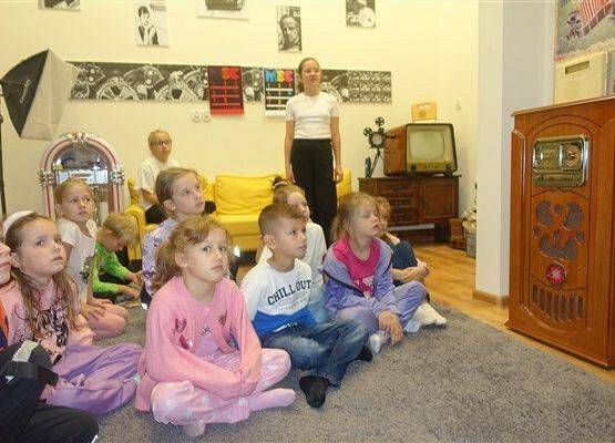 Grafika 1: Ślubowanie uczniów klas pierwszych na czytelników naszej biblioteki