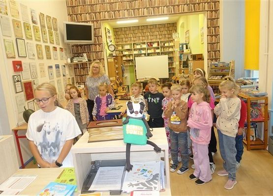 Grafika 3: Ślubowanie uczniów klas pierwszych na czytelników naszej biblioteki