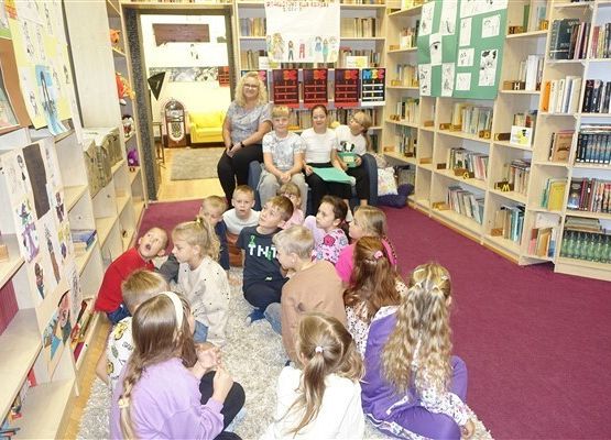 Grafika 5: Ślubowanie uczniów klas pierwszych na czytelników naszej biblioteki