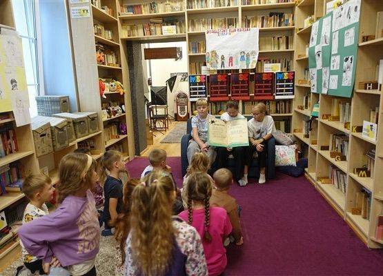 Grafika 7: Ślubowanie uczniów klas pierwszych na czytelników naszej biblioteki