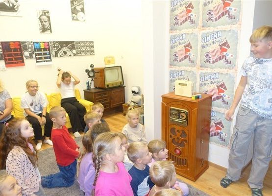 Grafika 8: Ślubowanie uczniów klas pierwszych na czytelników naszej biblioteki