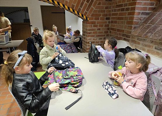 Grafika 3: Wycieczka  klas I-III do Muzeum Słowińskiego Parku Narodowego w Czołpinie