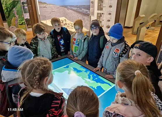 Grafika 7: Wycieczka  klas I-III do Muzeum Słowińskiego Parku Narodowego w Czołpinie