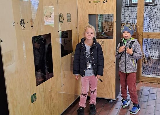 Grafika 9: Wycieczka  klas I-III do Muzeum Słowińskiego Parku Narodowego w Czołpinie