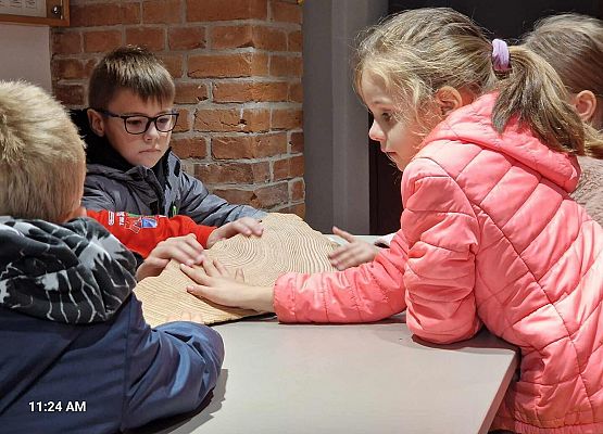 Grafika 26: Wycieczka  klas I-III do Muzeum Słowińskiego Parku Narodowego w Czołpinie