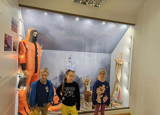 Grafika 55: Wycieczka  klas I-III do Muzeum Słowińskiego Parku Narodowego w Czołpinie