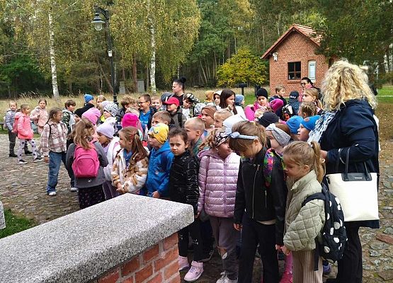 Grafika 58: Wycieczka  klas I-III do Muzeum Słowińskiego Parku Narodowego w Czołpinie