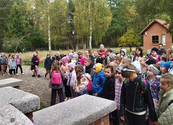 Grafika 62: Wycieczka  klas I-III do Muzeum Słowińskiego Parku Narodowego w Czołpinie