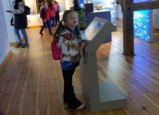 Grafika 70: Wycieczka  klas I-III do Muzeum Słowińskiego Parku Narodowego w Czołpinie