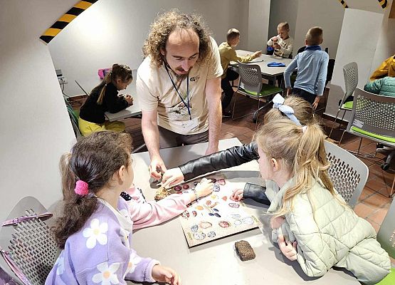 Grafika 71: Wycieczka  klas I-III do Muzeum Słowińskiego Parku Narodowego w Czołpinie