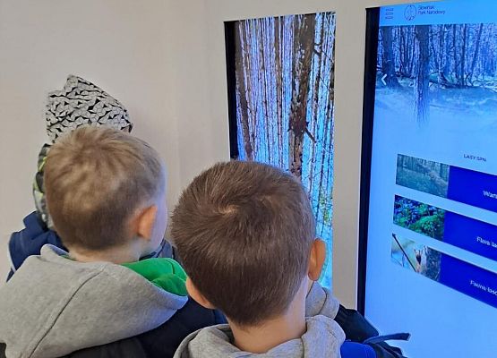 Grafika 74: Wycieczka  klas I-III do Muzeum Słowińskiego Parku Narodowego w Czołpinie