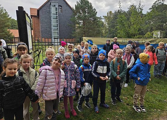 Grafika 77: Wycieczka  klas I-III do Muzeum Słowińskiego Parku Narodowego w Czołpinie