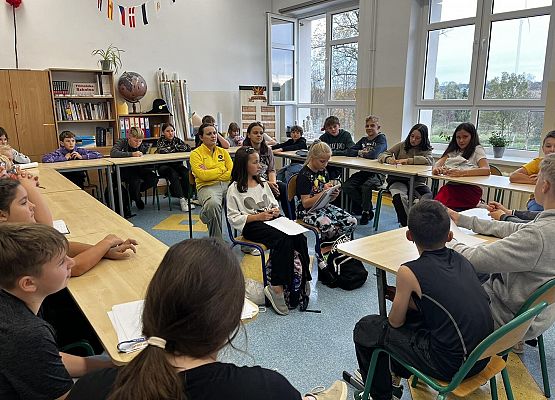 Grafika 2: Pierwsze spotkanie Samorządu Uczniowskiego z nowo wybranym zarządem